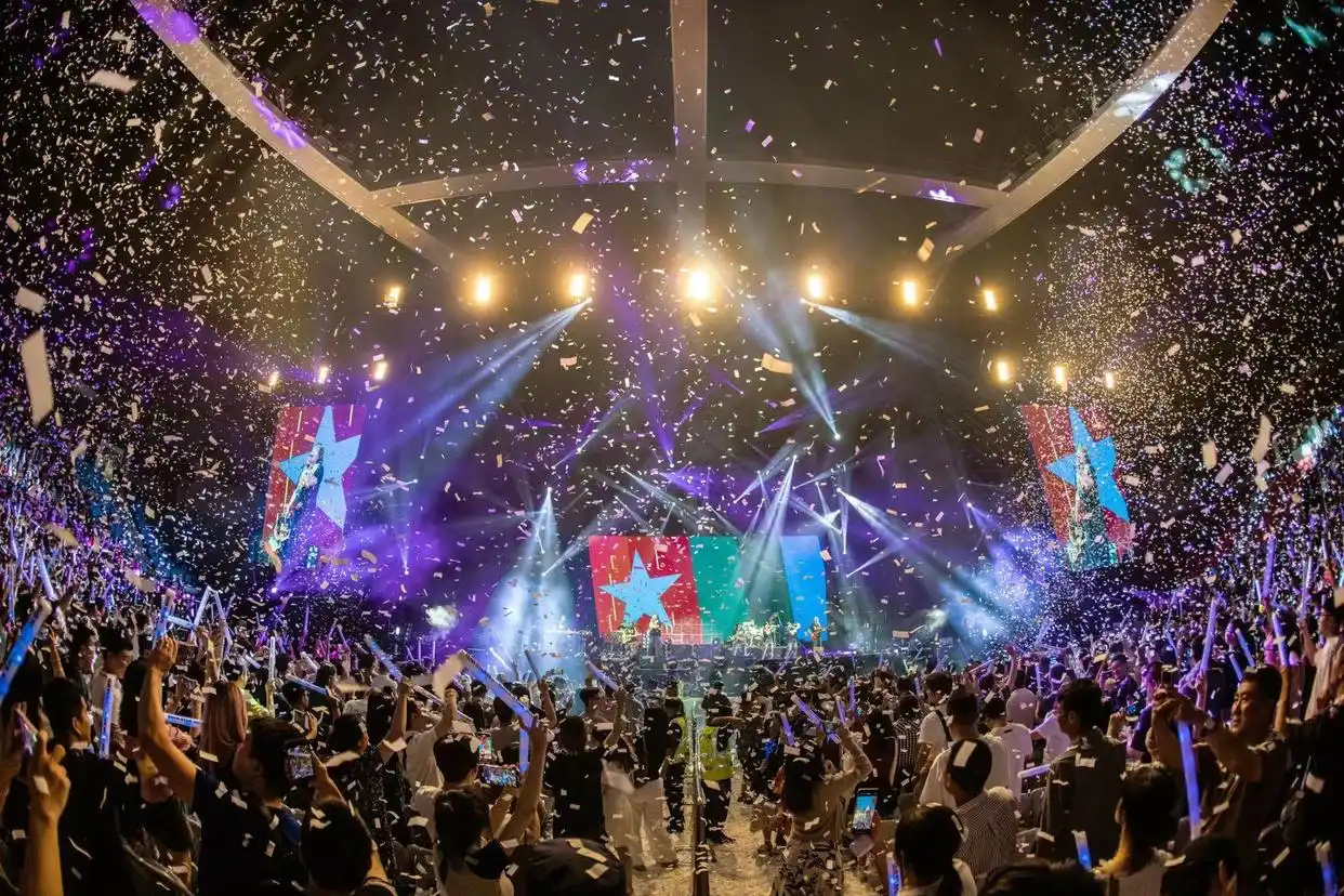 伍佰 & China Blue Rock Star 2023世界巡回演唱会 广州站_伍佰广州演唱会现场KTV模式_伍佰演唱会惊现“复制粘贴式”粉丝