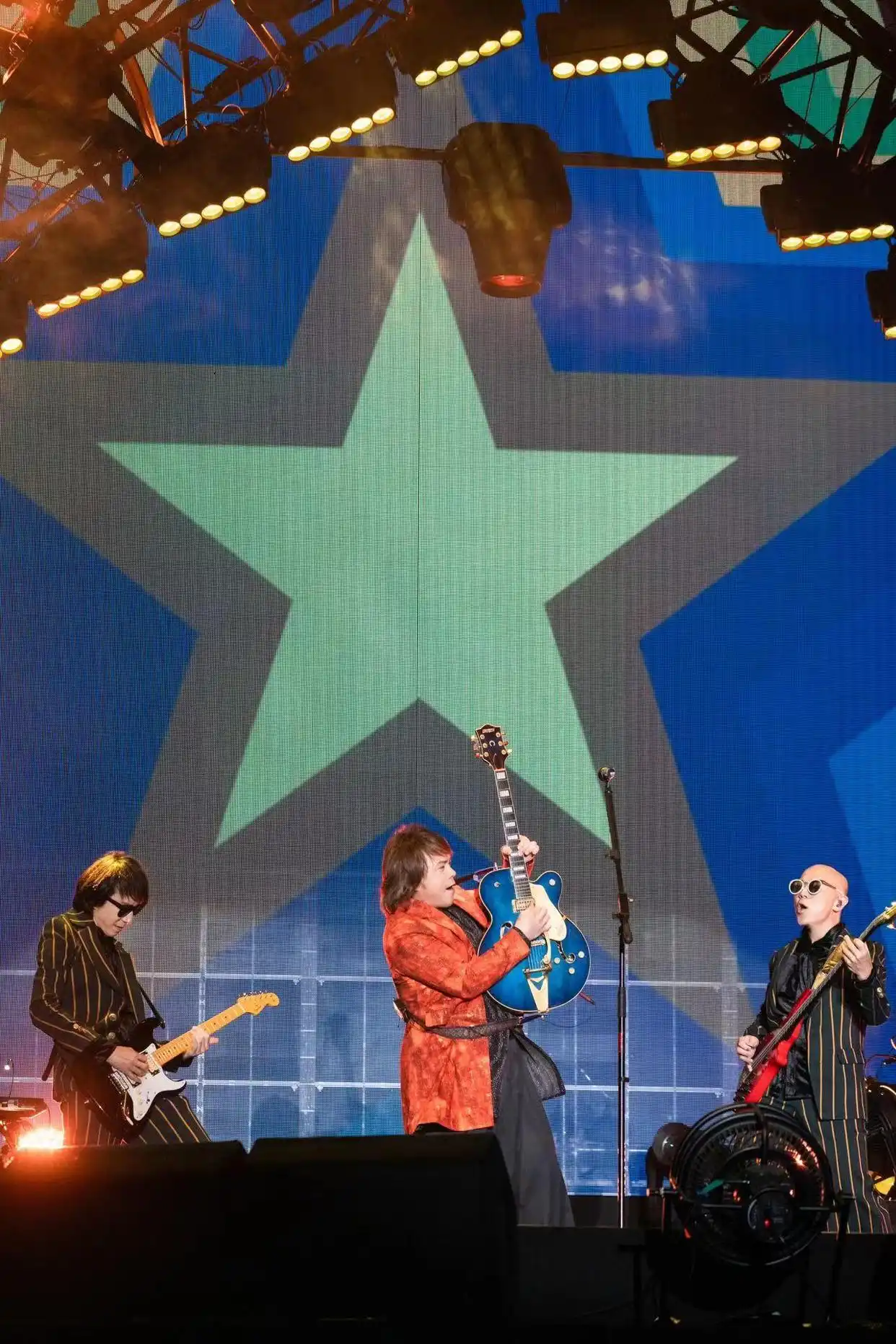 伍佰 & China Blue Rock Star 2023世界巡回演唱会 广州站_伍佰广州演唱会现场KTV模式_伍佰演唱会惊现“复制粘贴式”粉丝