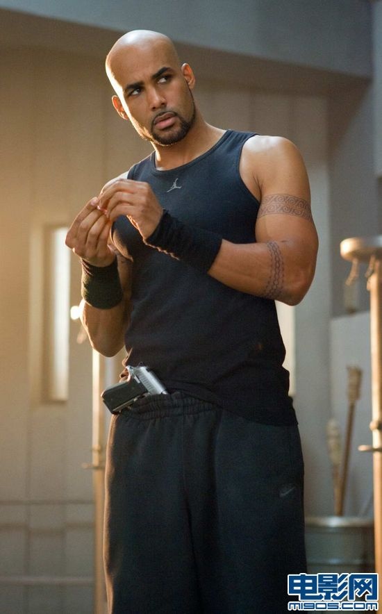 爱丽丝会师飞人男_生化危机4在线观看_生化危机4新剧照