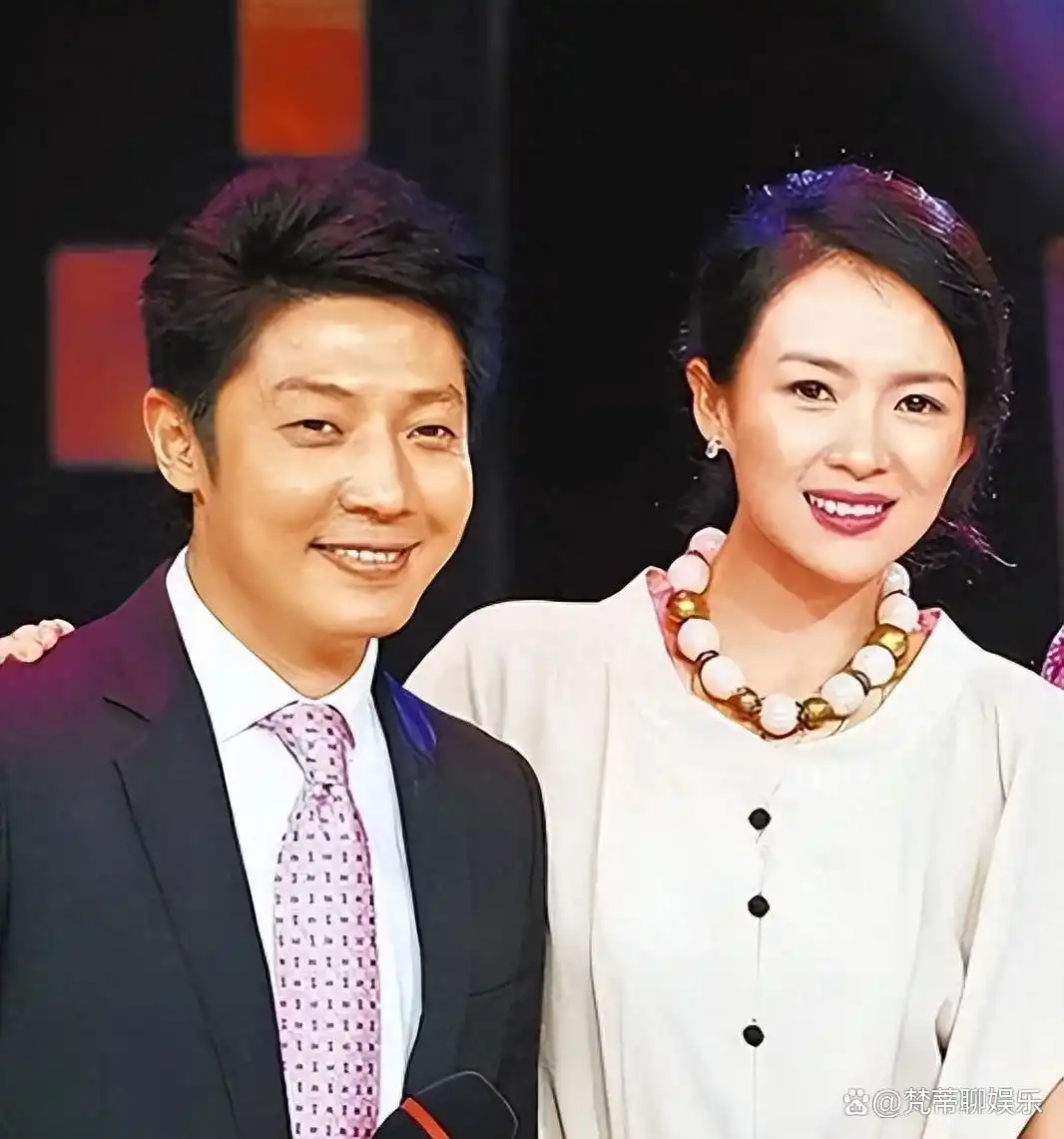 李白倒追撒贝宁故事_撒贝宁女友李白照片_撒贝宁李白婚姻