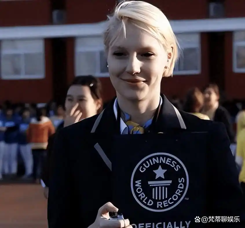 撒贝宁李白婚姻_李白倒追撒贝宁故事_撒贝宁女友李白照片