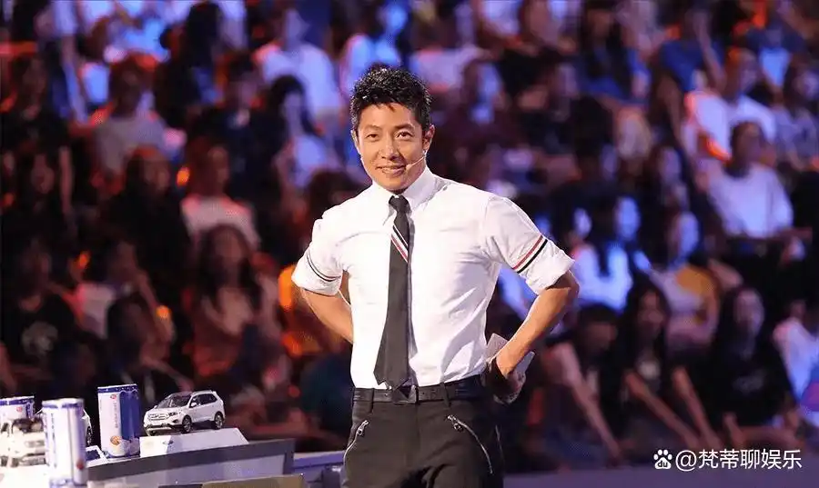 撒贝宁女友李白照片_撒贝宁李白婚姻_李白倒追撒贝宁故事