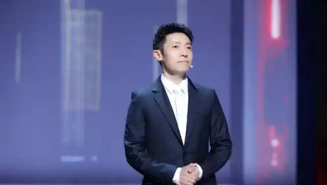 撒贝宁女友李白照片_李白与撒贝宁爱情故事_撒贝宁妻子李白个人经历