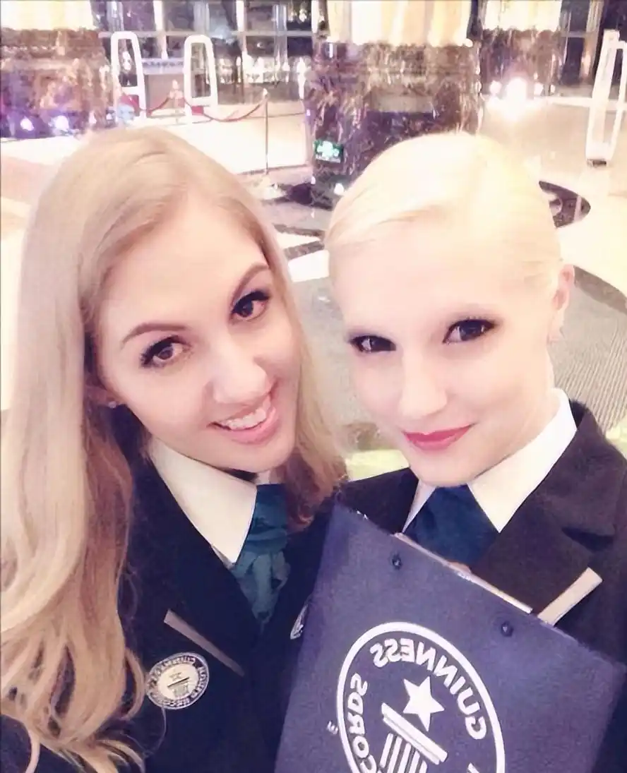 撒贝宁妻子李白个人经历_李白与撒贝宁爱情故事_撒贝宁女友李白照片