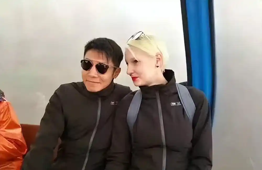 撒贝宁妻子李白个人经历_撒贝宁女友李白照片_李白与撒贝宁爱情故事