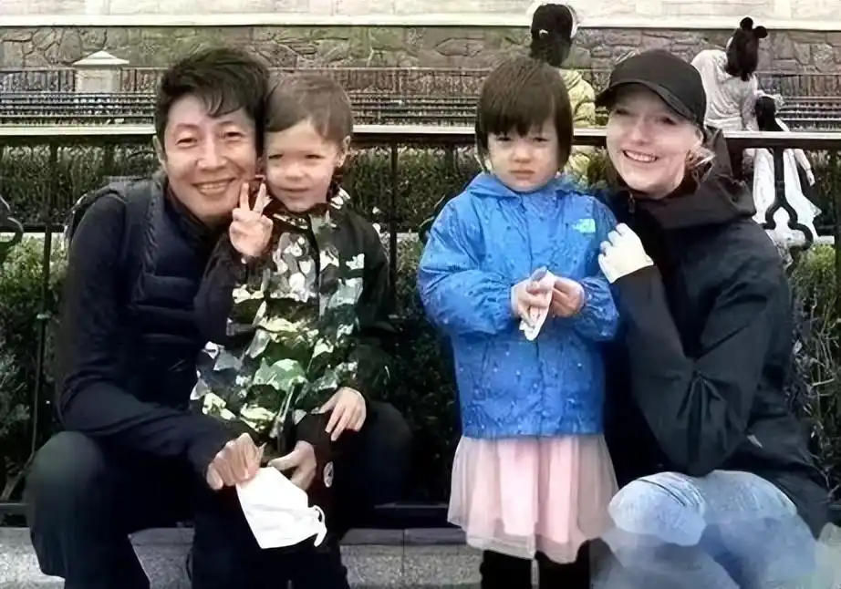 撒贝宁李白南京偶遇_撒贝宁李白家庭生活_撒贝宁女友李白照片