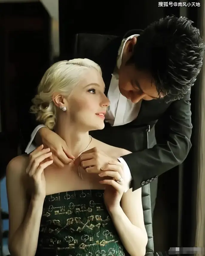 撒贝宁女友李白照片_混血女神李白 颜值身材事业开挂_李白混血基因 顶级配置身材管理