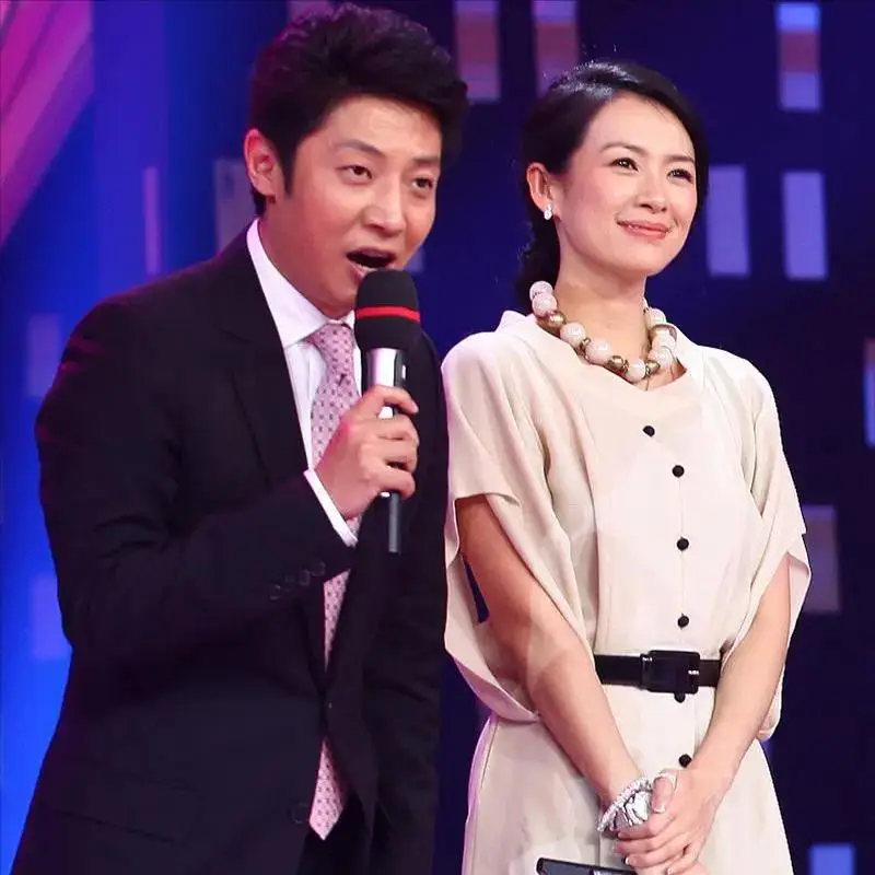 撒贝宁妻子李白 南京旅游 网友偶遇_撒贝宁女友李白照片