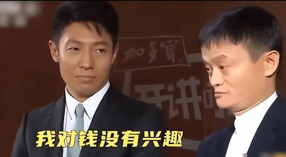 撒贝宁女友李白照片_撒贝宁妻子李白 南京旅游 网友偶遇