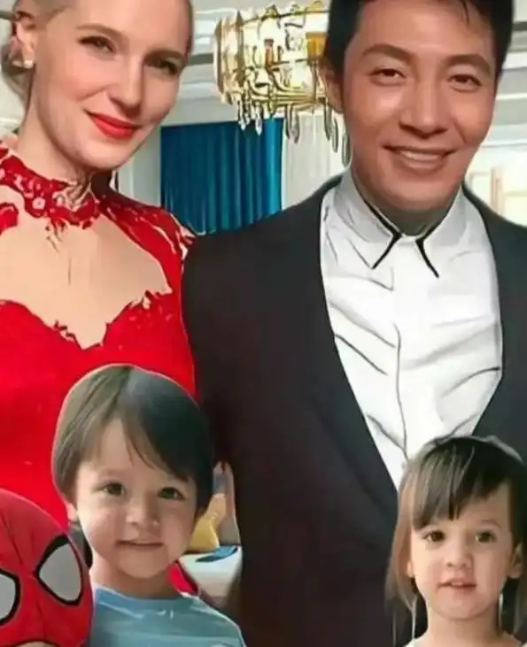 撒贝宁一家西安游_撒贝宁女友李白照片_撒贝宁李白女儿唐装