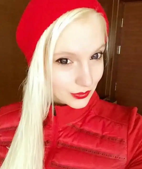 撒贝宁一家西安游_撒贝宁女友李白照片_撒贝宁李白女儿唐装