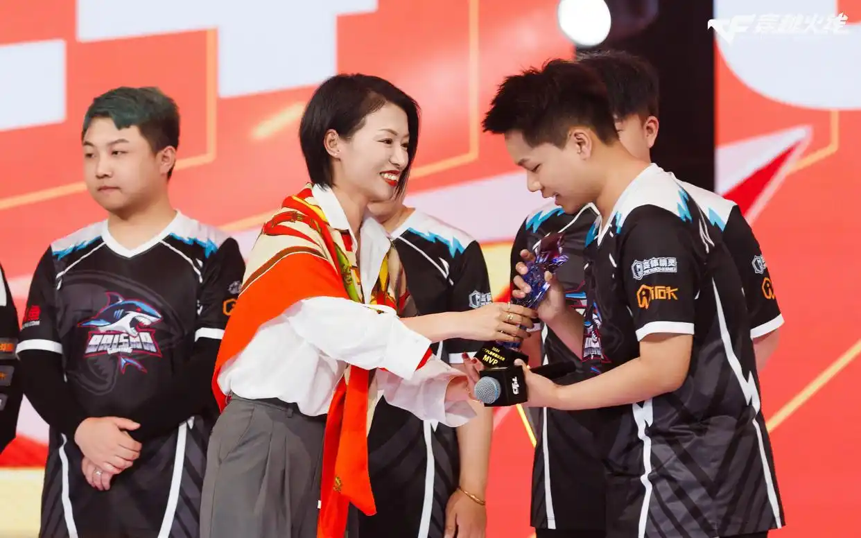 cf白鲨退役了吗_汪浩FMVP穿越火线_白鲨战队CFPL春季赛冠军