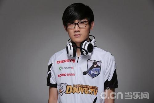 cf白鲨退役了吗_白鲨离开企鹅电竞加入斗鱼_CF主播白鲨斗鱼平台