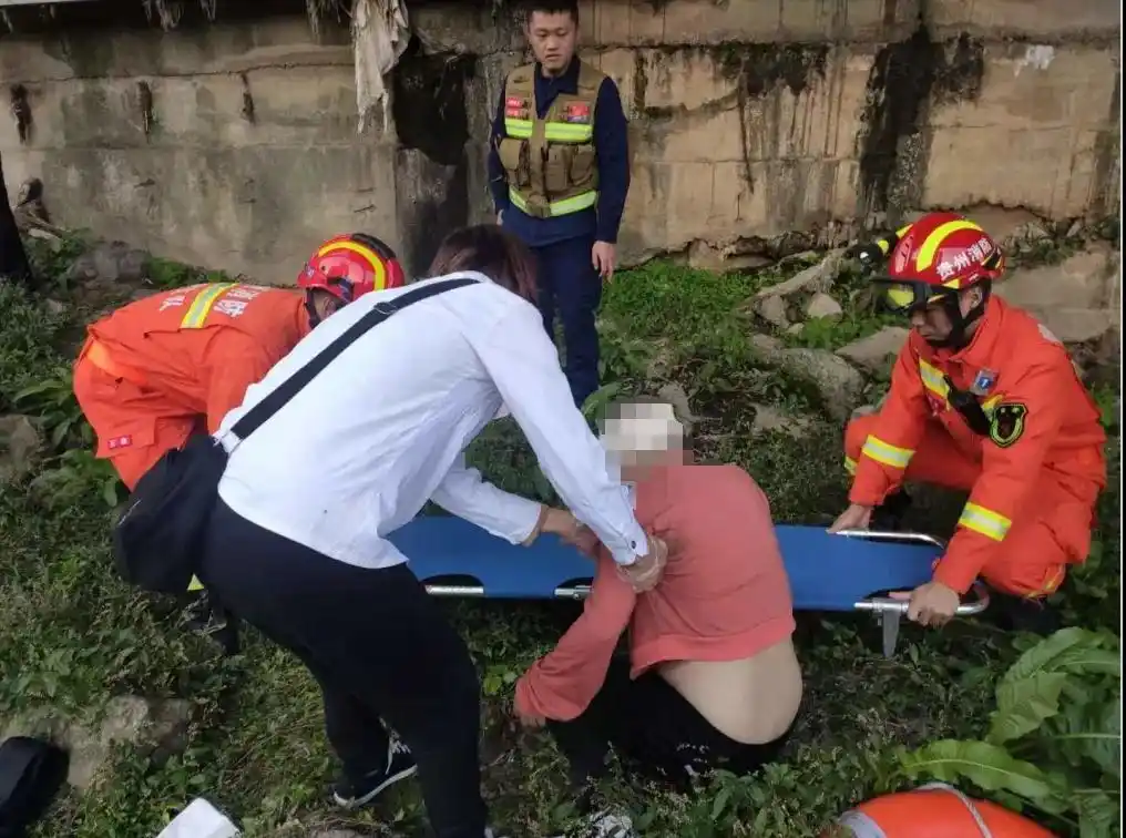 催婚导致女子跳河事件_贵阳女子跳河救援_18岁女孩发现男友已婚 饮酒后跳江