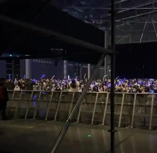 知名歌手演唱会“翻车”？大批观众喊退票