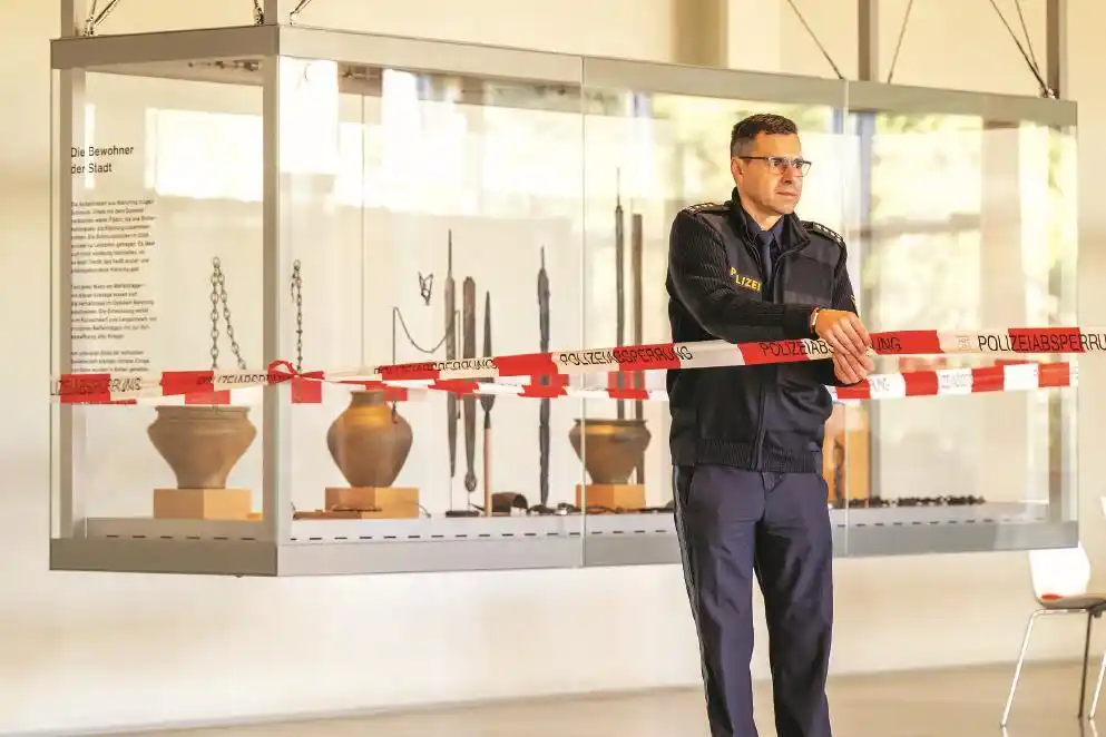 凡尔赛宫赝品门_法国博物馆失窃事件_顶级博物馆的安保何以不堪一击