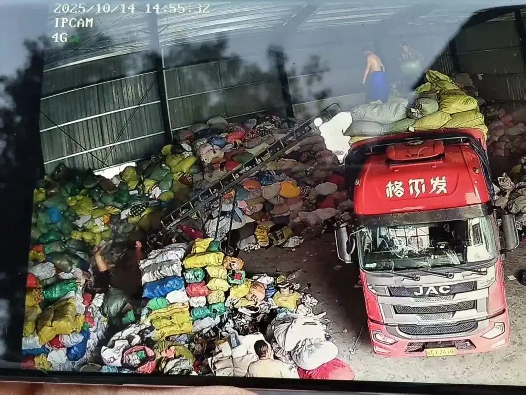 回收平台处理旧衣物丢失黄金首饰_女生误卖奶奶藏有13万金首饰旧衣_误卖奶奶藏有价值近13万元金首饰旧衣