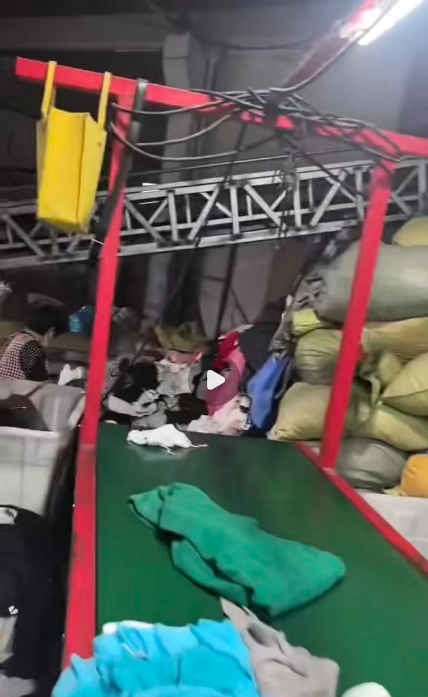 女生误卖奶奶藏有13万金首饰旧衣_回收平台旧衣物丢失事件_误卖奶奶藏有价值近13万元金首饰旧衣