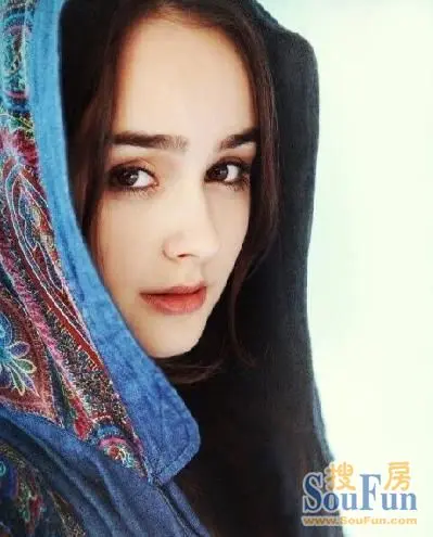 14岁嫩模爆红网络 美艳程度巴西惊为天人(图)