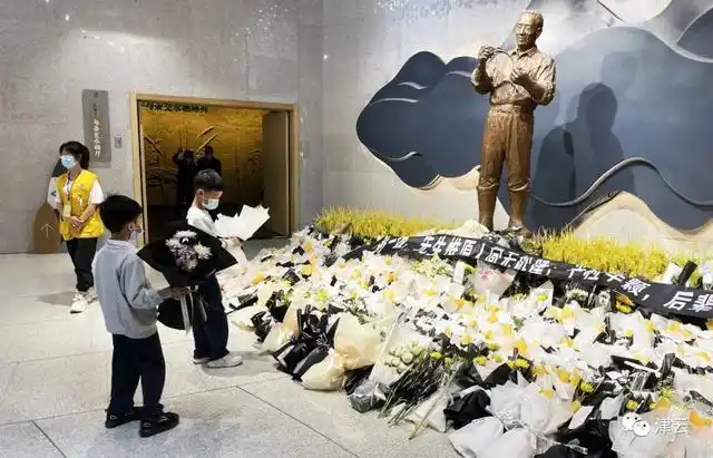 袁隆平理发师 曹女士 袁隆平院士 家属 湖南杂交水稻研究中心 门卫 谭先生 隆平种业 种子店 店主 王先生 饮水思_面筋爷爷酷似袁隆平走红 家属发声