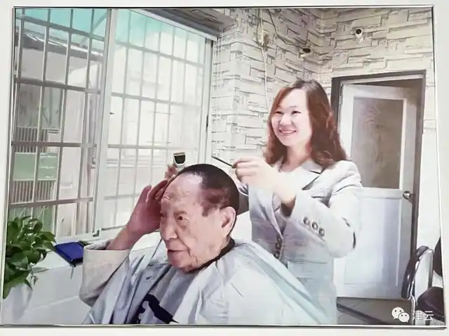 袁隆平理发师 曹女士 袁隆平院士 家属 湖南杂交水稻研究中心 门卫 谭先生 隆平种业 种子店 店主 王先生 饮水思_面筋爷爷酷似袁隆平走红 家属发声