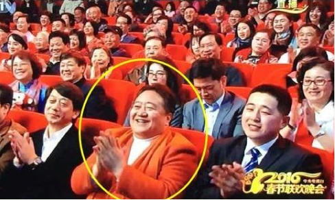 笑脸哥 央视春晚 长期观众_春晚笑脸哥真实身份