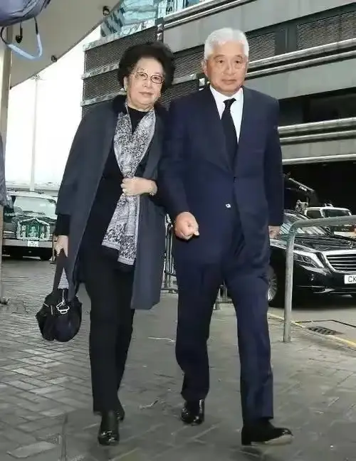 荣明杰家族背景_荣明方同性传闻_荣明杰职业成就