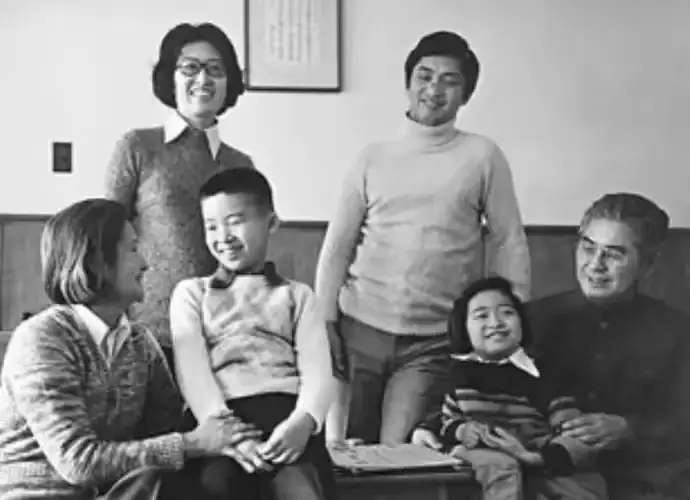 荣明杰职业成就_荣明方同性传闻_荣明杰家族背景