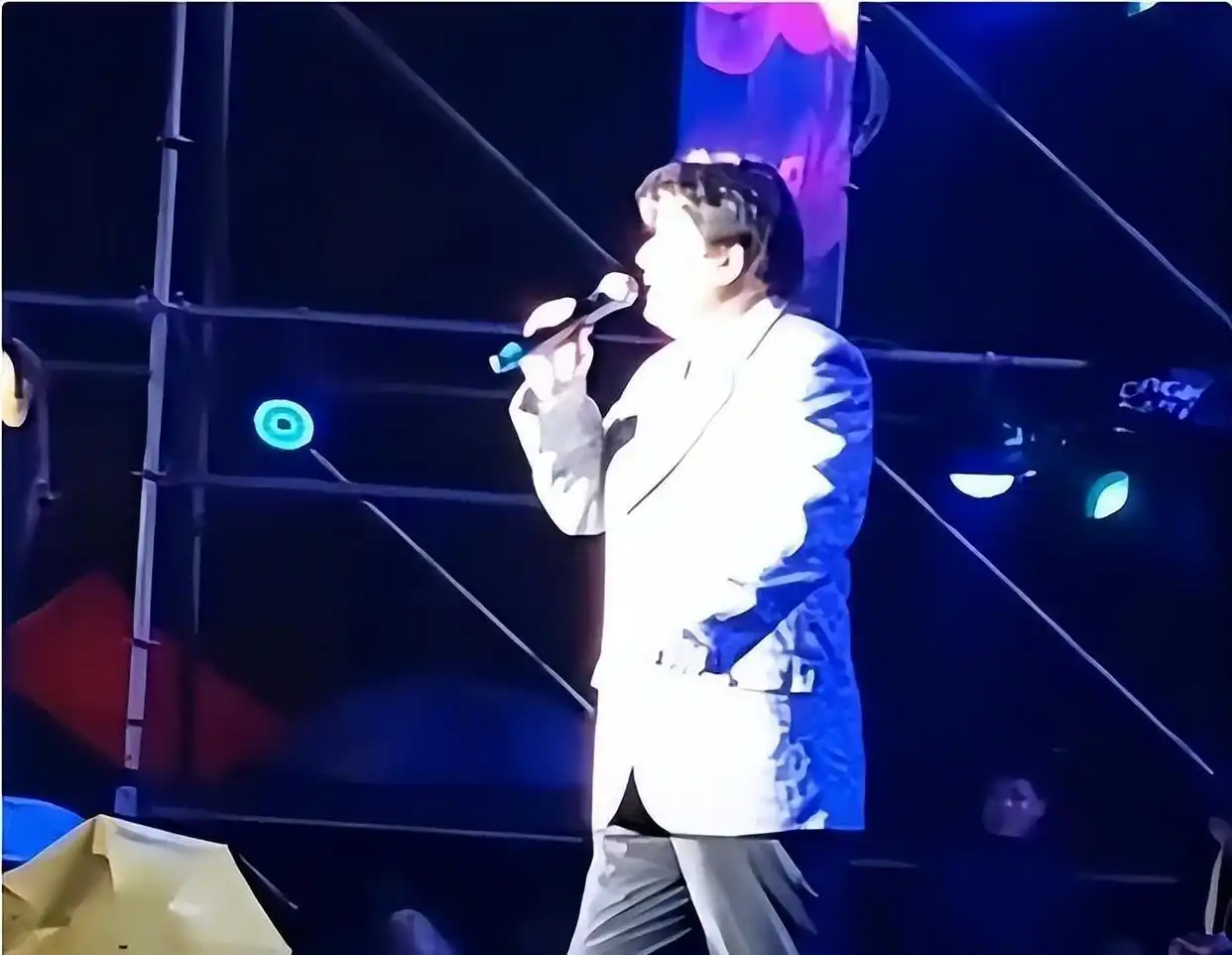 参加毕福剑饭局的人_梁玉田儿子婚礼 毕福剑 黄宏