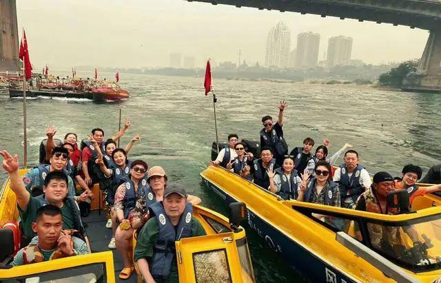 毕凌毕福剑父女泼水节_毕福剑星光大道20年音乐聚会_参加毕福剑饭局的人