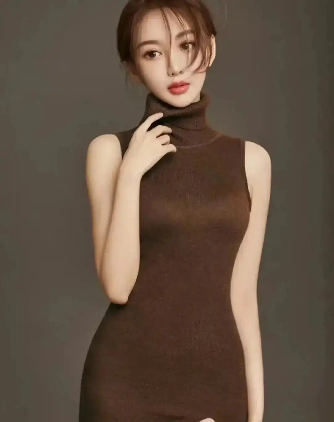 明星拥抱网红如同鱼跃龙门，背后藏着流量与热度的无形竞争