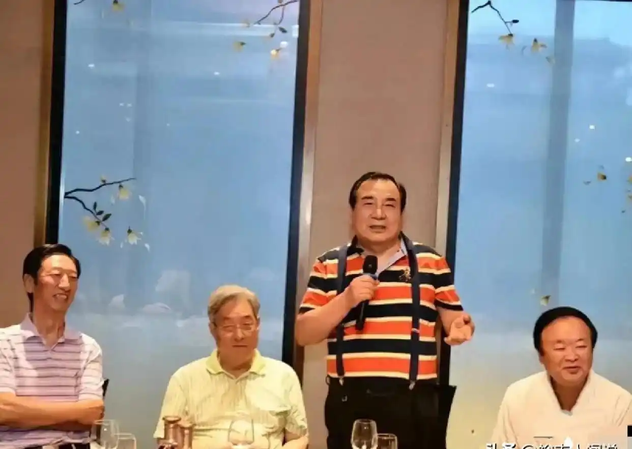 参加毕福剑饭局的人_李晓华 毕福剑 聚会照片