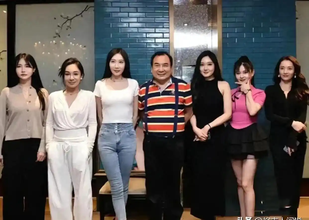 参加毕福剑饭局的人_李晓华 毕福剑 聚会照片