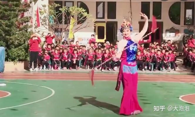 幼儿园家长进课堂 绘本教学活动设计 家长课堂互动技巧_家长会邀请函内容简单