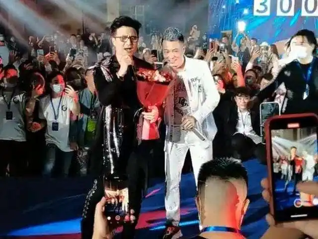 明星和网红都咋认识的_明星跨界网红互动_明星网红界限模糊