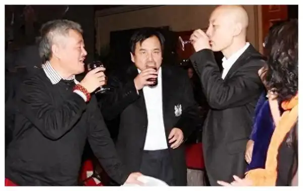 亿万富豪李晓华 明星聚会 毕福剑高希希姜武现身_参加毕福剑饭局的人