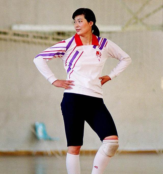 女排梁艳的老公张振兴_中国女排前队员梁艳_梁艳排球生涯
