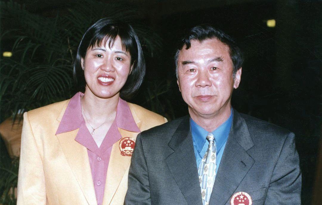 女排梁艳的老公张振兴_中国女排前队员梁艳_梁艳排球生涯