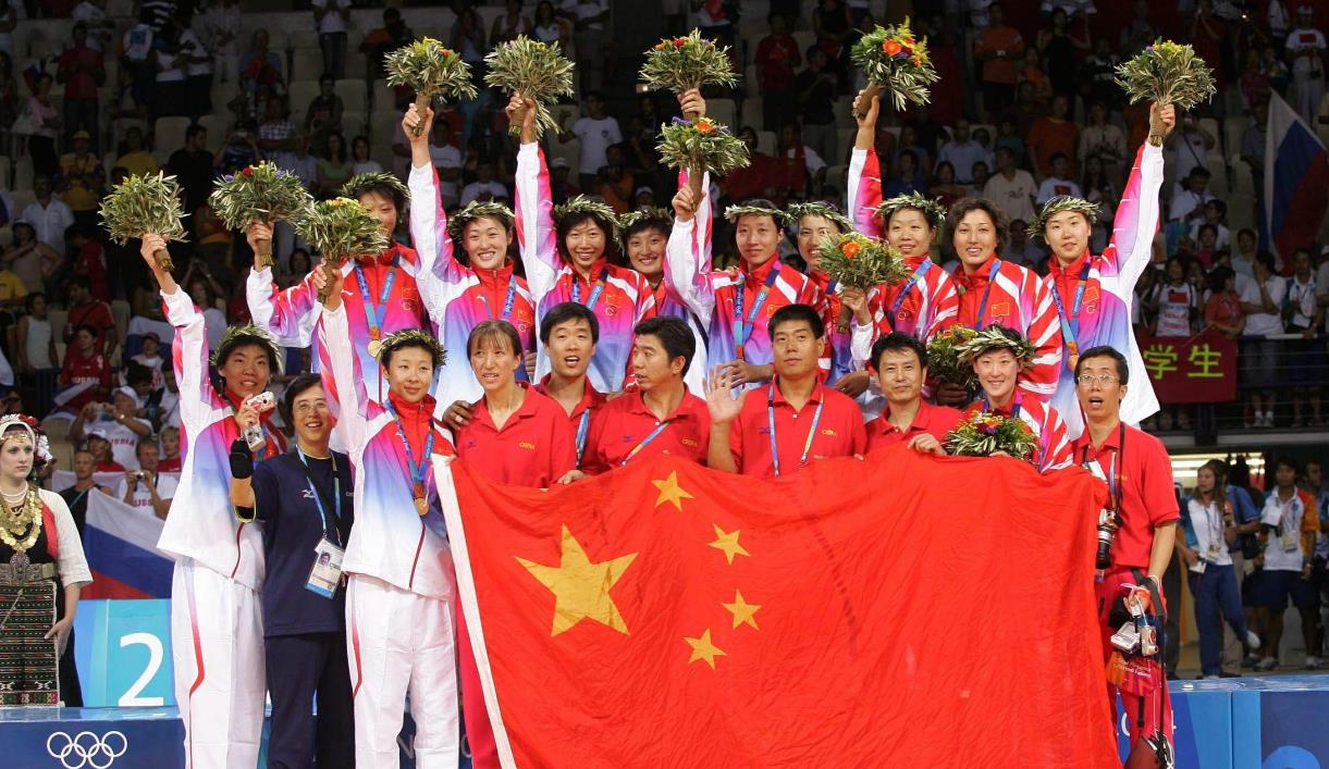 女排梁艳的老公张振兴_中国女排前队员梁艳_梁艳排球生涯