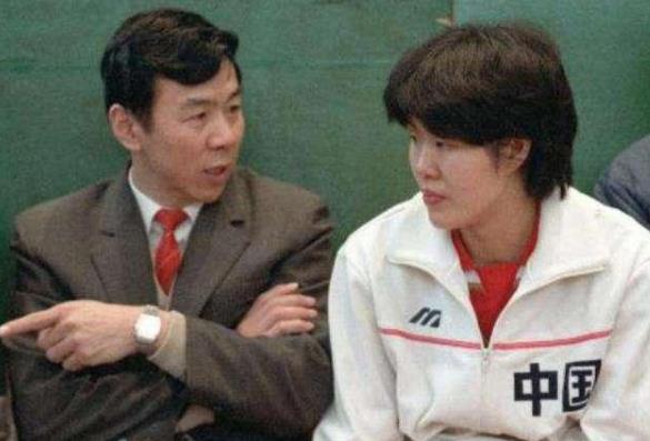 女排梁艳的老公张振兴_中国女排前队员梁艳_梁艳排球生涯