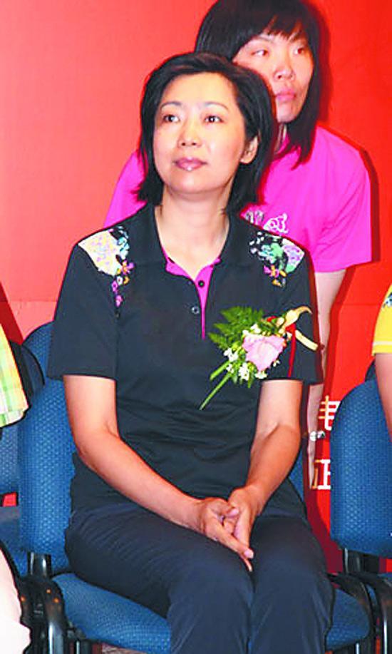 女排梁艳的老公张振兴_梁艳排球生涯_中国女排前队员梁艳