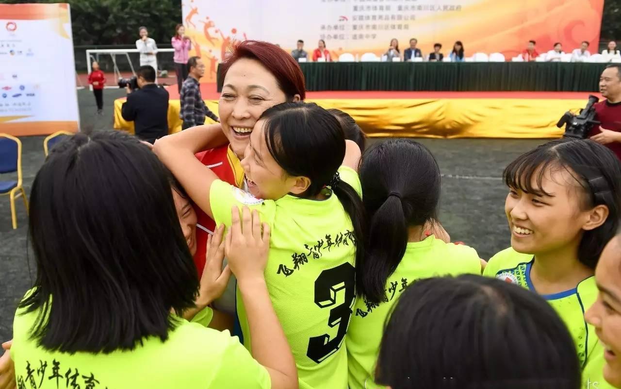 女排梁艳的老公张振兴_梁艳排球生涯_中国女排前队员梁艳