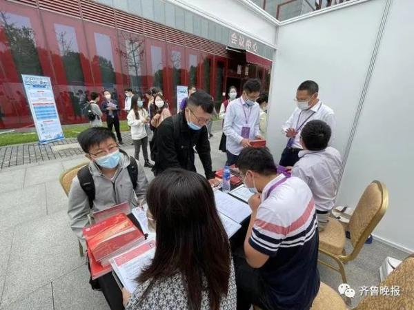 一中学年薪40万聘竞赛教练 无人投递_重点中学引才双选会_南京大学双高衔接金秋洽谈