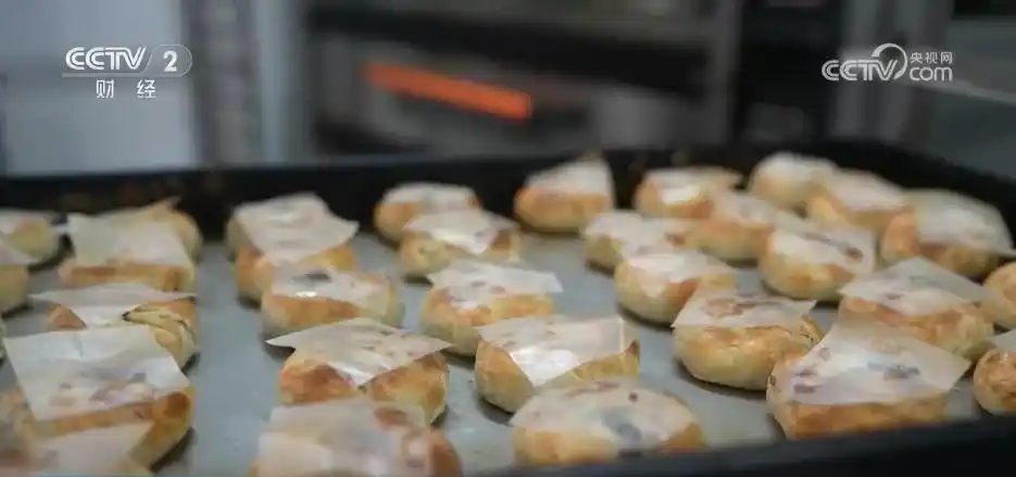 山西传统空心月饼新花样_一代人有一代人的月饼_中秋节特色老醋月饼