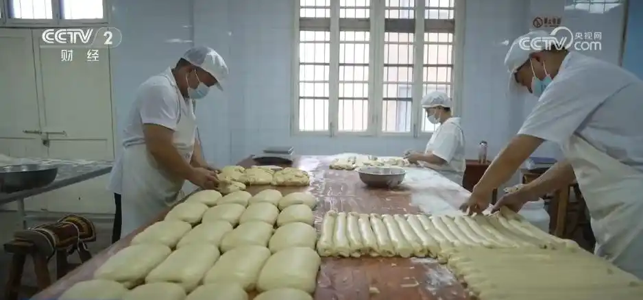 山西传统空心月饼新花样_一代人有一代人的月饼_中秋节特色老醋月饼