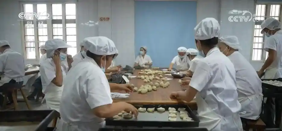 中秋节特色老醋月饼_山西传统空心月饼新花样_一代人有一代人的月饼