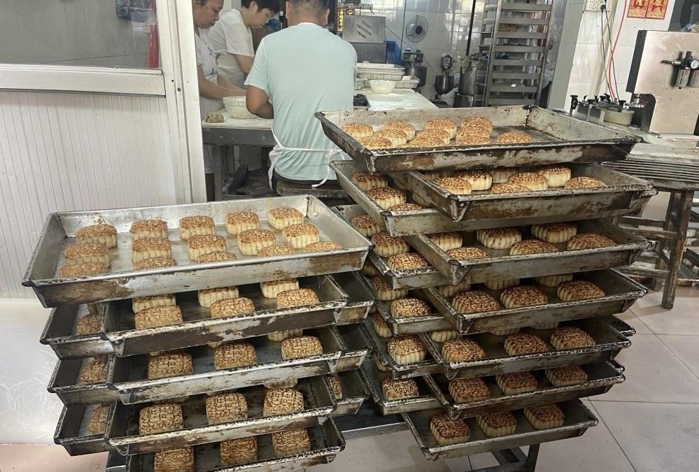 40年老店月饼制作_一代人有一代人的月饼_广州番禺海记饼店