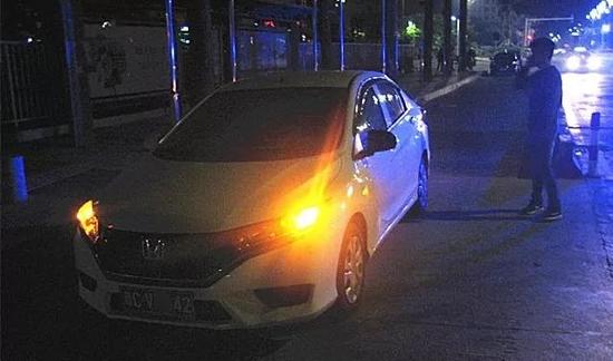 此时叶先生才回过神来,遇到“碰瓷党”了!