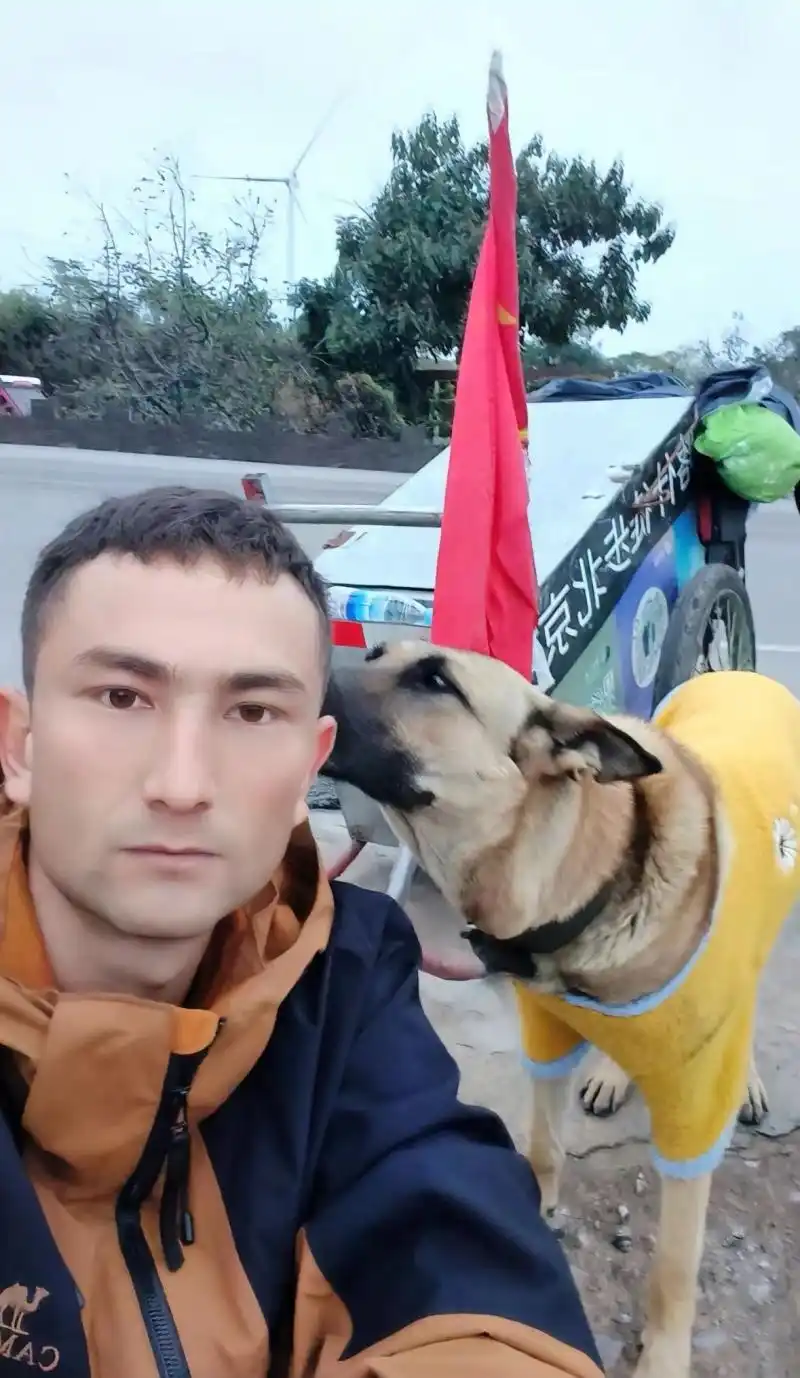 徒步阿布 徒步旅行 家乡 新疆_两个法国人裸辞后徒步一年到新疆_徒步阿布 新疆小伙 北京 5000公里