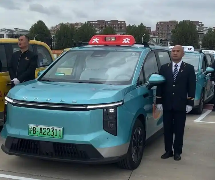 荣威E6大家7新车型_上海出租车进博会保障_上海出租上新车型 可放6件大行李箱